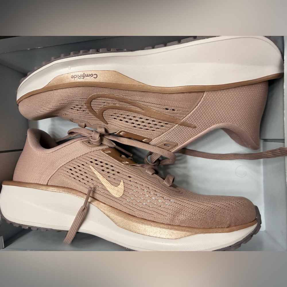 Nike Quest 6 Running Shoes – Women’s Light Pink